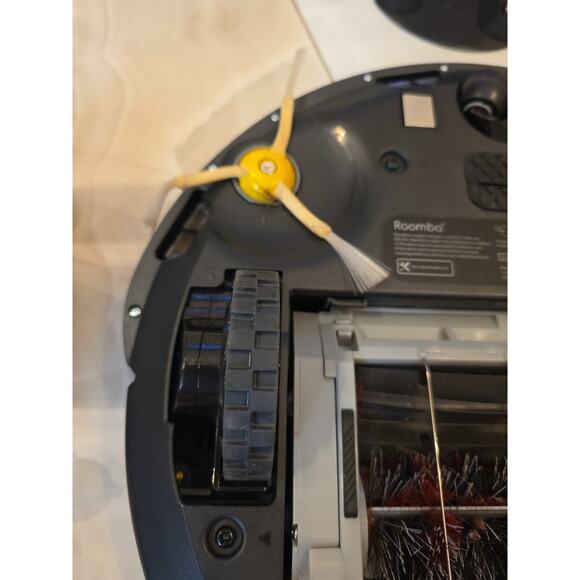 iRobot Roomba 694 Robot Vacuum - R694020 - Black - Picture 10 of 16